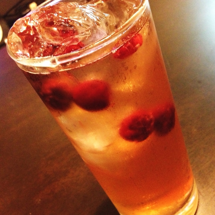 杏露酒のソーダ割り*ベリーを浮かべて♡